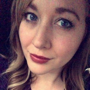 Meet your Posher, Lara